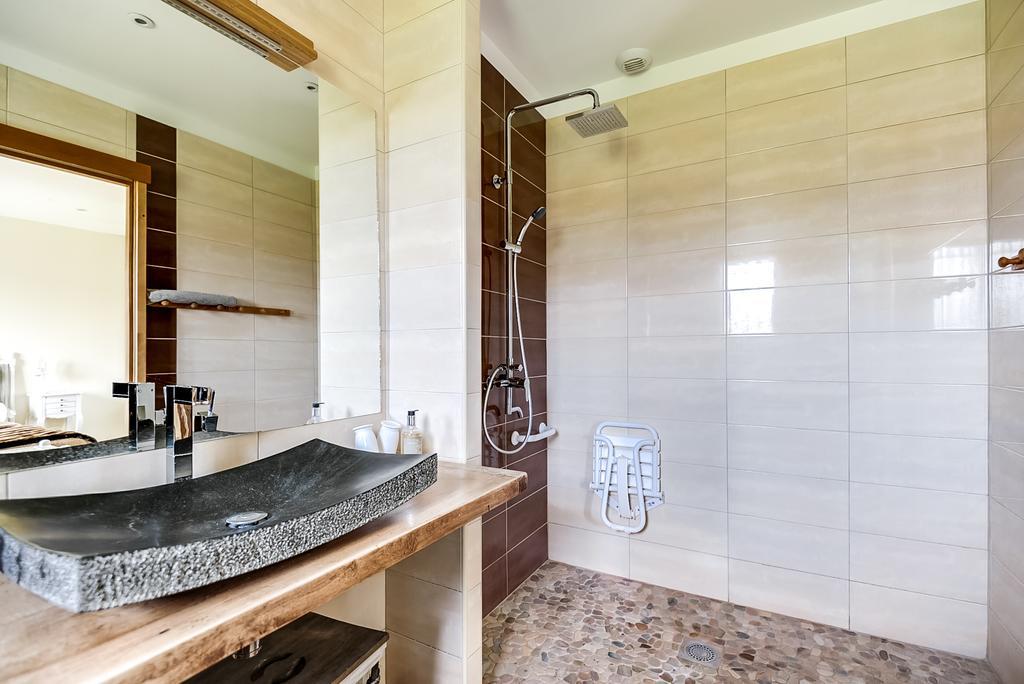 Relais De L'Alsou- Piscine Bed & Breakfast Labastide-en-Val Luaran gambar