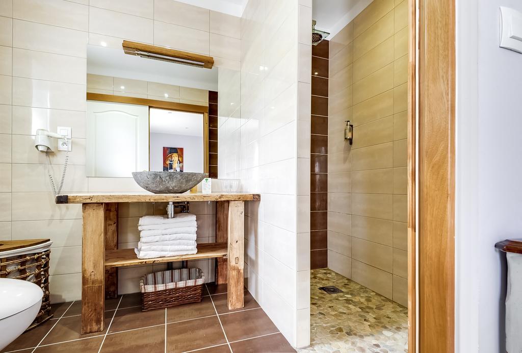 Relais De L'Alsou- Piscine Bed & Breakfast Labastide-en-Val Luaran gambar