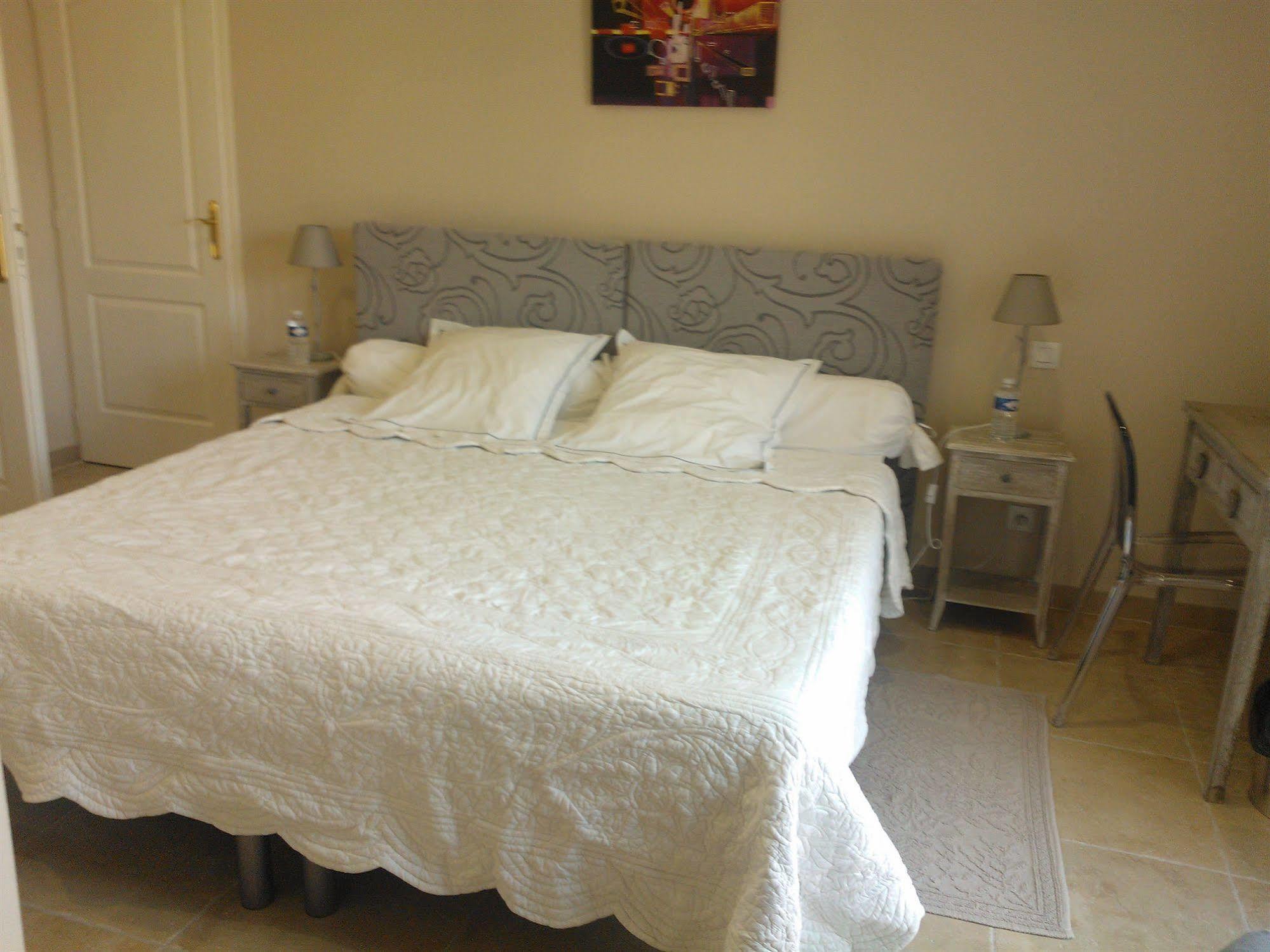 Relais De L'Alsou- Piscine Bed & Breakfast Labastide-en-Val Luaran gambar