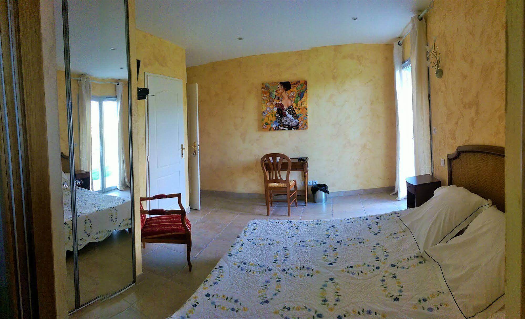 Relais De L'Alsou- Piscine Bed & Breakfast Labastide-en-Val Luaran gambar